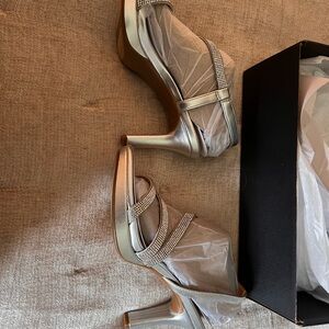 Perfect for the holidays! Naturalized Brenta2, Silver heels size 7.5 NIB